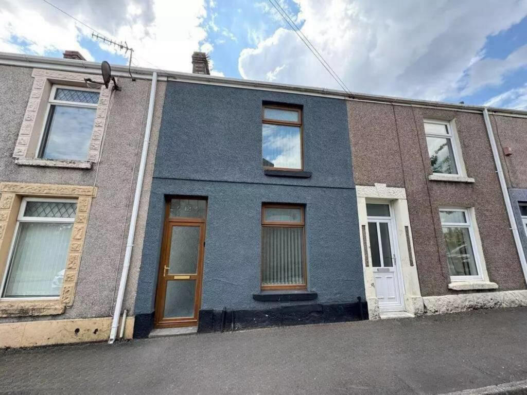 3 bed Mid Terraced House for rent in Swansea. From The Agency UK - Covering Nationwide