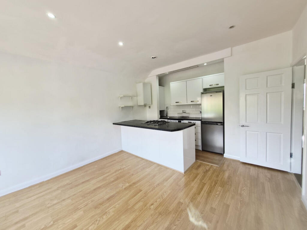 2 bed Apartment for rent in London. From The Agency UK - Covering Nationwide