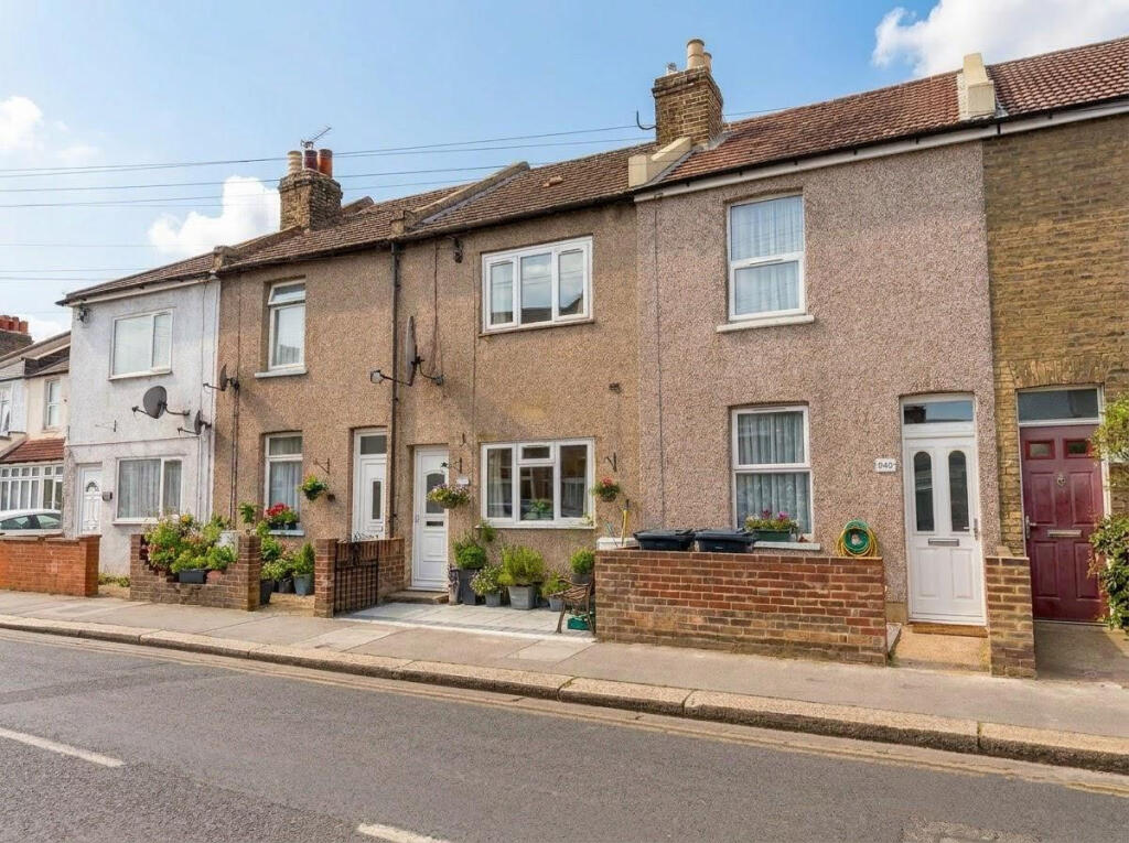 2 bed Mid Terraced House for rent in Croydon. From The Agency UK - Covering Nationwide