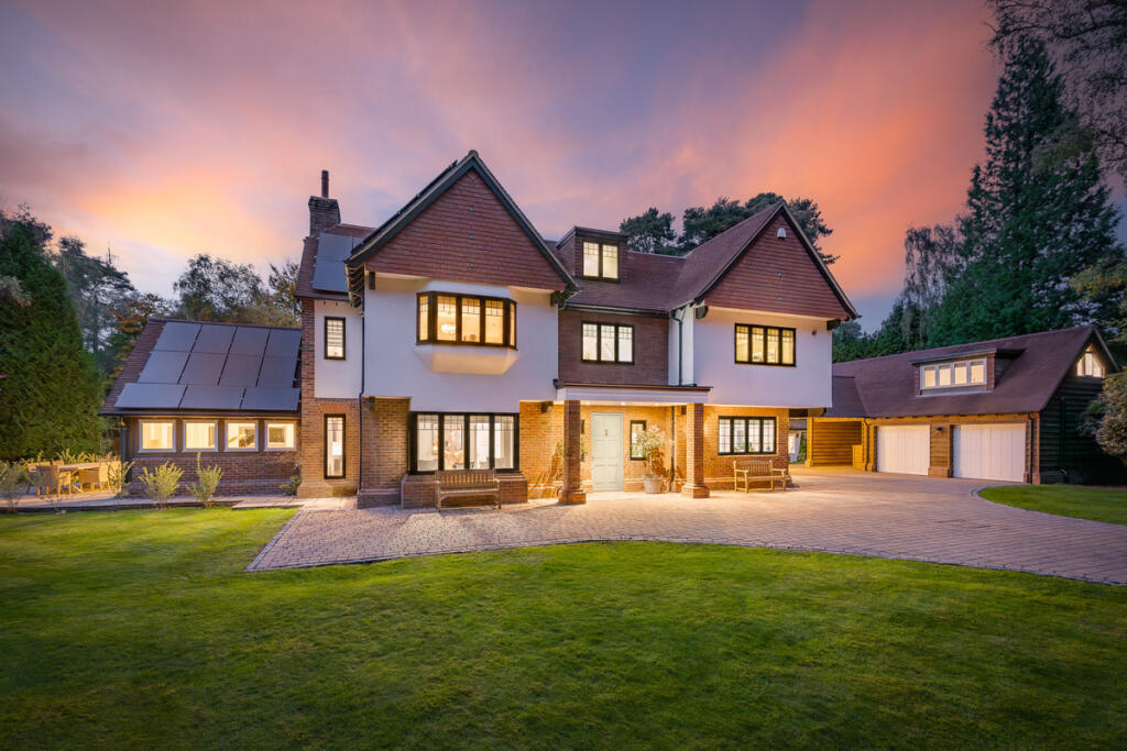 5 bed Detached for rent in Ascot. From The Agency UK - Covering Nationwide 5 bed Detached for rent in Ascot. From The Agency UK - Covering Nationwide
