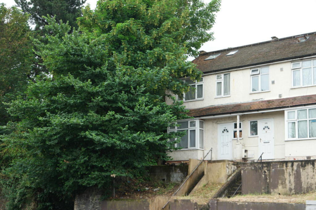 4 bed End of Terrace for rent in Erith. From The Agency UK - Covering Nationwide