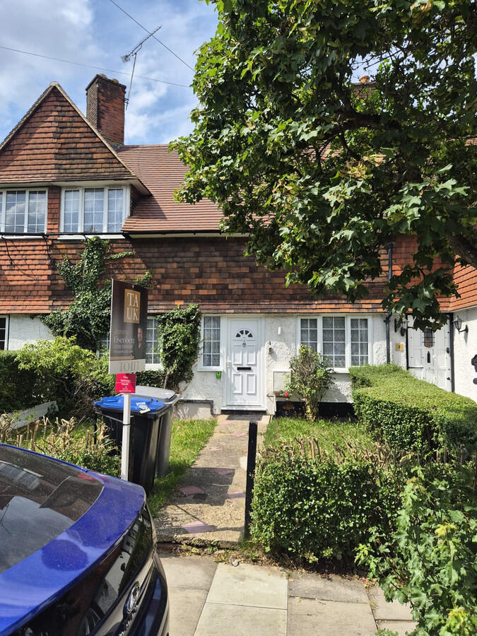 4 bed Mid Terraced House for rent in London. From The Agency UK - Covering Nationwide