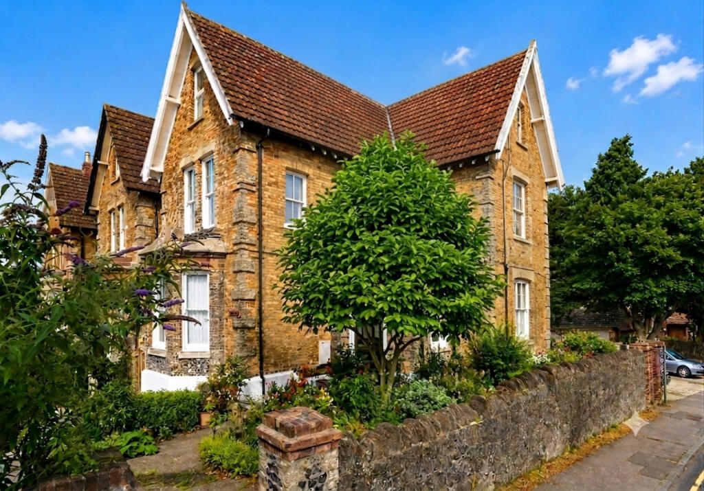 1 bed 1st Floor Flat for rent in Guildford. From The Agency UK - Covering Nationwide