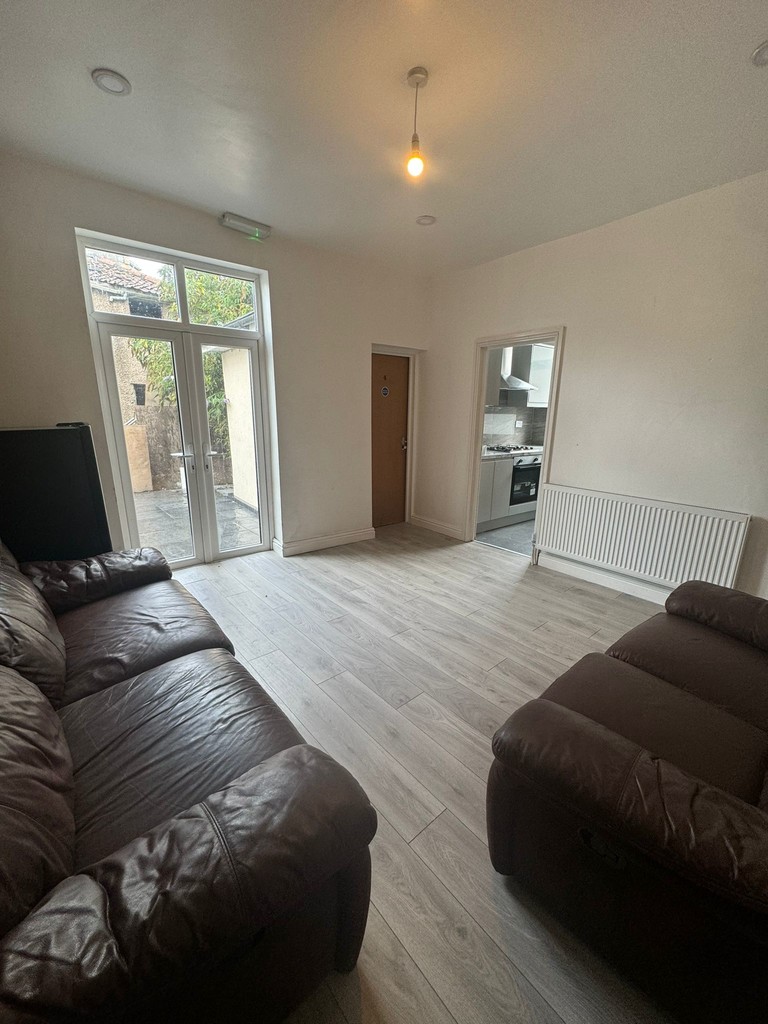 8 bed Semi Detached for rent in Crofts End. From Patrick James Property