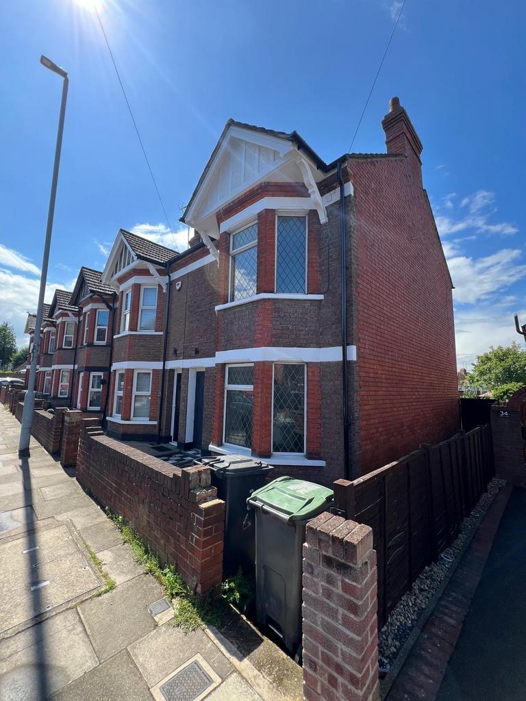 3 bed End Terraced House for rent in Luton. From Apex Sales and Lettings