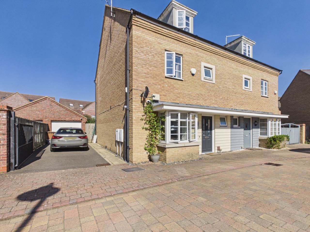 4 bed House (unspecified) for rent in Yaxley. From AGT Property Management 4 bed House (unspecified) for rent in Yaxley. From AGT Property Management