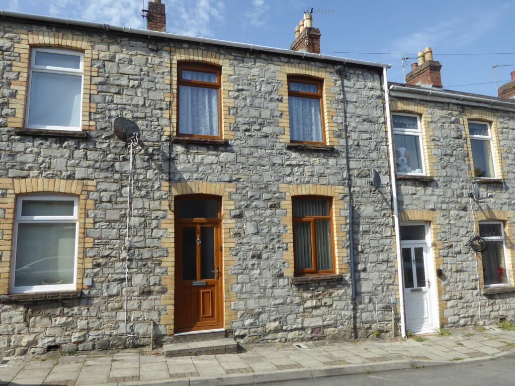2 bed Mid Terraced House for rent in Bridgend. From Gareth L. Edwards - Bridgend