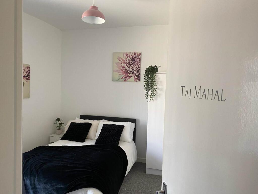 1 bed House Share for rent in Oldham. From HLGB - Warrington