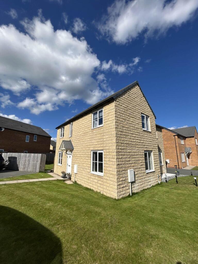 3 bed Semi Detached for rent in . From HLGB - Warrington