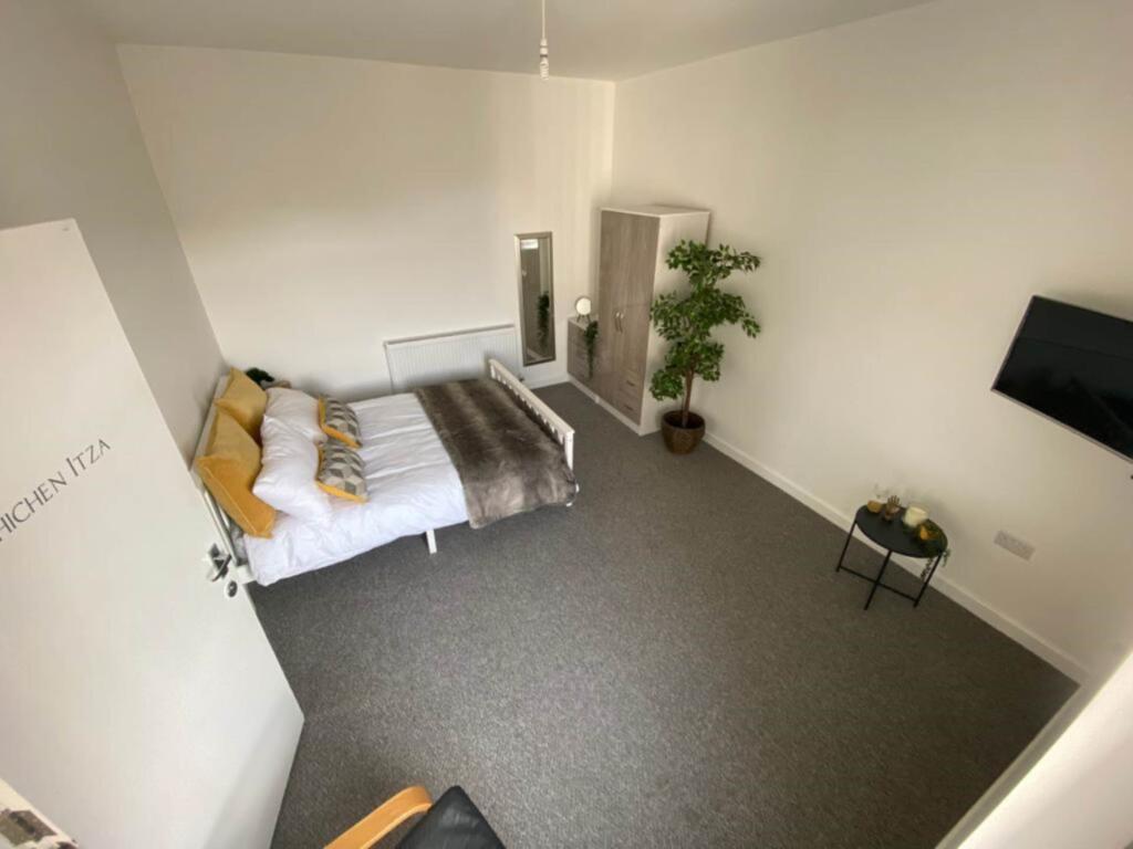 1 bed House Share for rent in Chadderton. From HLGB - Warrington