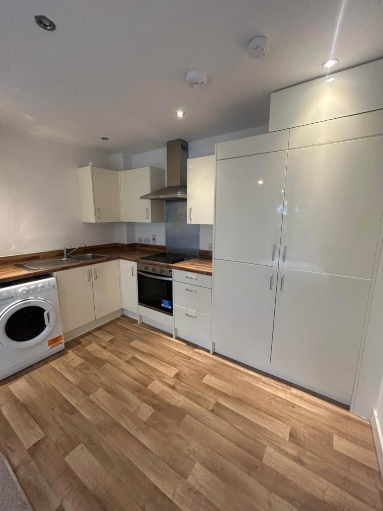 2 bed Apartment for rent in Stockport. From HLGB - Warrington