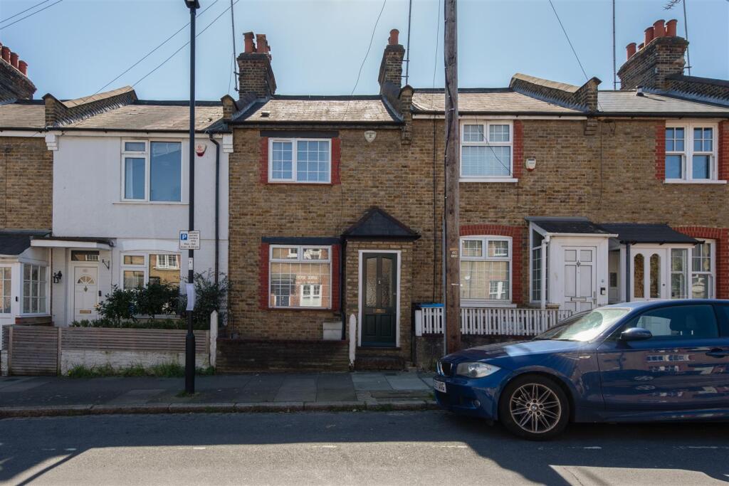 2 bed Mid Terraced House for rent in London. From Rash & Rash - London 2 bed Mid Terraced House for rent in London. From Rash & Rash - London