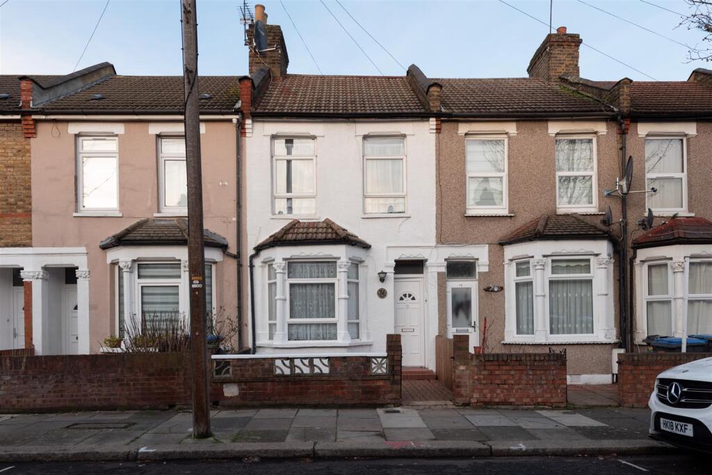 3 bed Mid Terraced House for rent in London. From Rash & Rash - London