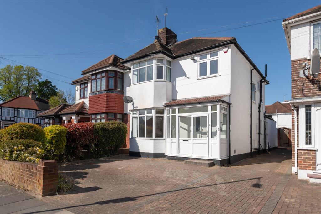 3 bed Detached for rent in London. From Rash & Rash - London