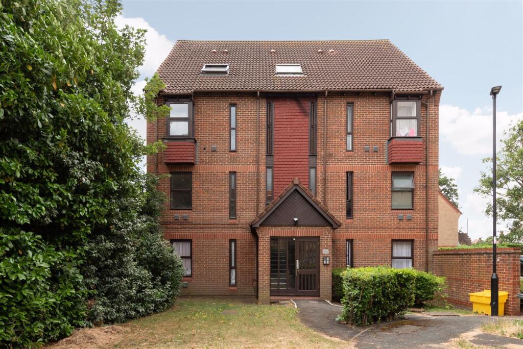 4 bed Studio for rent in London. From Rash & Rash - London