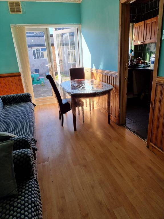 4 bed Terraced for rent in Luton. From Property Link Services - Luton