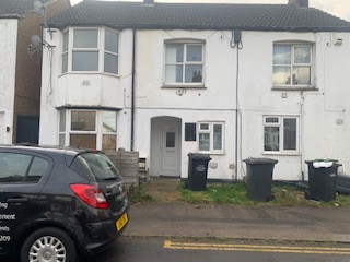 1 bed Studio Flat for rent in Luton. From Property Link Services - Luton