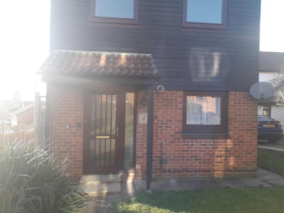 3 bed Semi-Detached for rent in Luton. From Property Link Services - Luton
