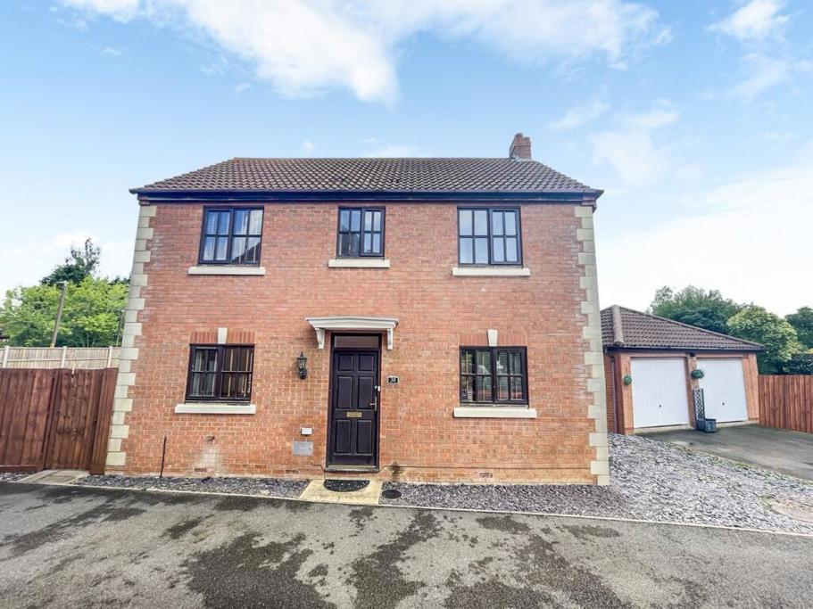 3 bed Detached for rent in Wavendon. From Thomas Connolly Estate Agents - Milton Keynes