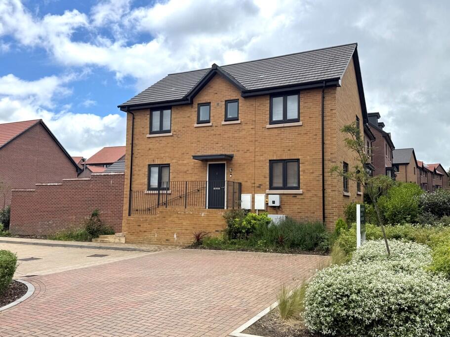 4 bed Detached for rent in Woburn Sands. From Thomas Connolly Estate Agents - Milton Keynes