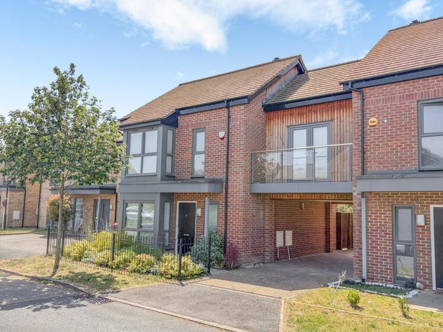 3 bed Link detached for rent in Milton Keynes. From Thomas Connolly Estate Agents - Milton Keynes
