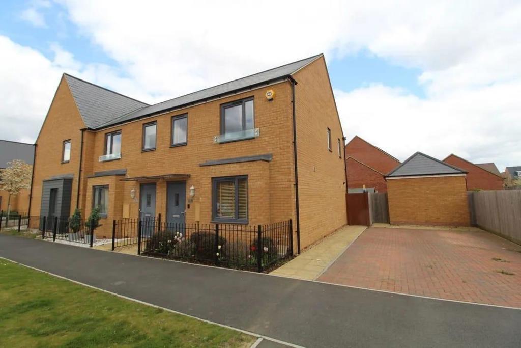 3 bed Mid Terraced House for rent in Wavendon. From Thomas Connolly Estate Agents - Milton Keynes