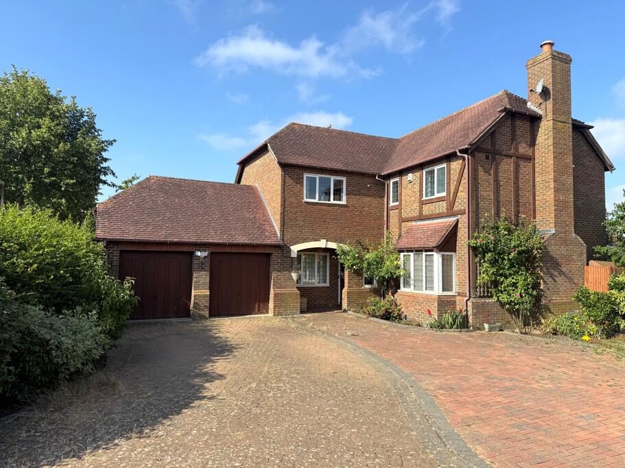 4 bed Detached for rent in Bletchley. From Thomas Connolly Estate Agents - Milton Keynes