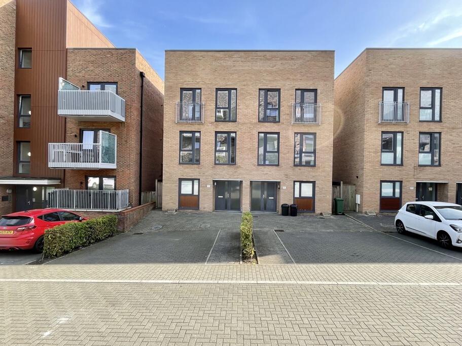 4 bed Town House for rent in Milton Keynes. From Thomas Connolly Estate Agents - Milton Keynes