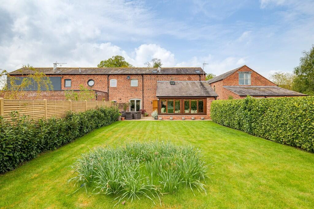 2 bed Barn Conversion for rent in . From Currans Homes