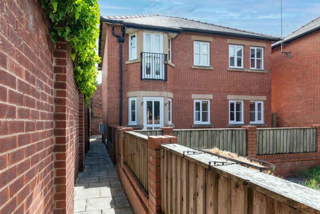 2 bed 1st Floor Flat for rent in Piper's Ash. From Currans Homes - Chester