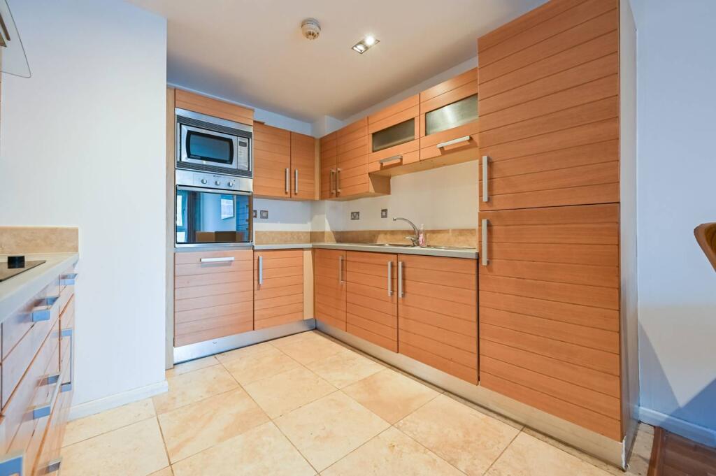 2 bed Flat for rent in London. From Luxury Living Homes International 2 bed Flat for rent in London. From Luxury Living Homes International