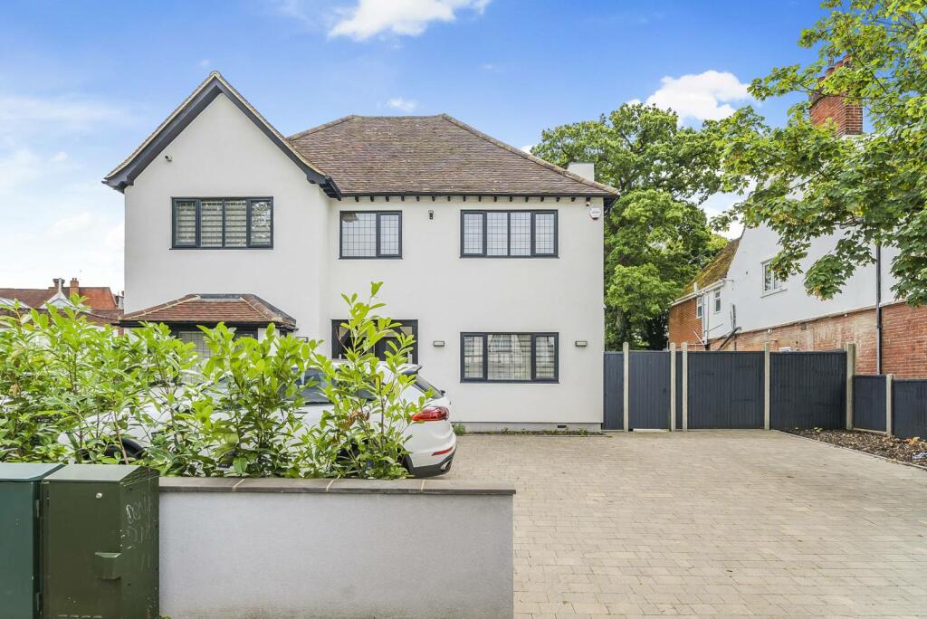 5 bed Detached for rent in Ruislip. From Luxury Living Homes International 5 bed Detached for rent in Ruislip. From Luxury Living Homes International