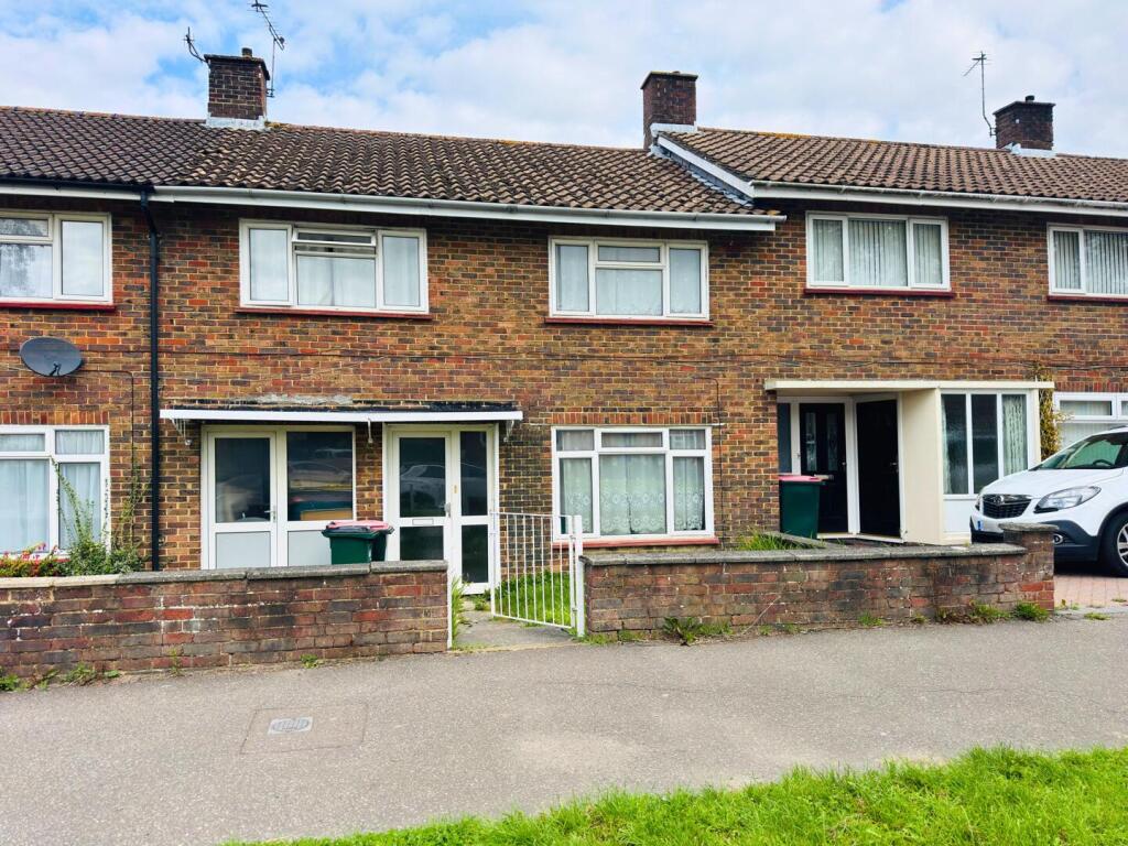 3 bed Mid Terraced House for rent in Crawley. From Connect-UK - Management - Crawley