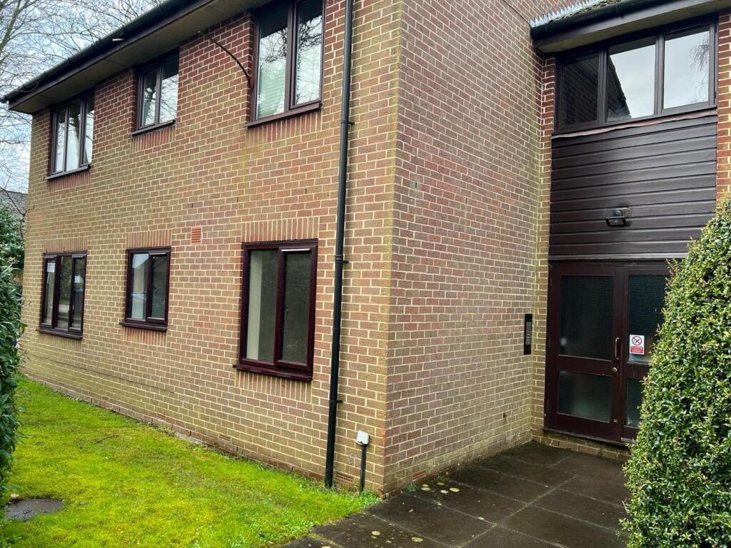1 bed 1st Floor Flat for rent in Handcross. From Connect-UK - Management - Crawley