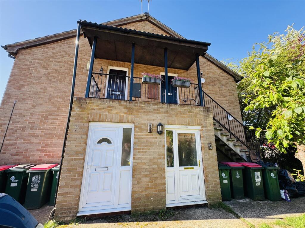 4 bed Studio for rent in Crawley. From Connect-UK - Management - Crawley