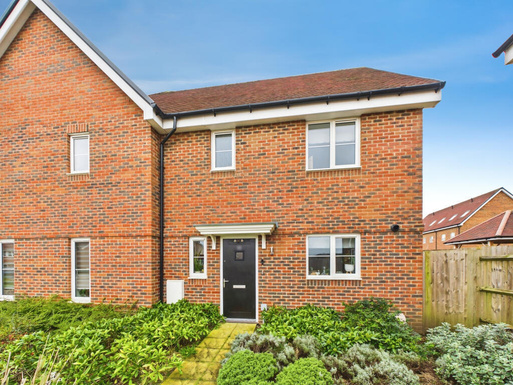 3 bed Semi Detached for rent in Horsham. From Connect-UK - Management - Crawley