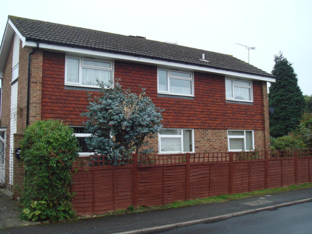 1 bed Annexe for rent in Crawley. From Connect-UK - Management - Crawley