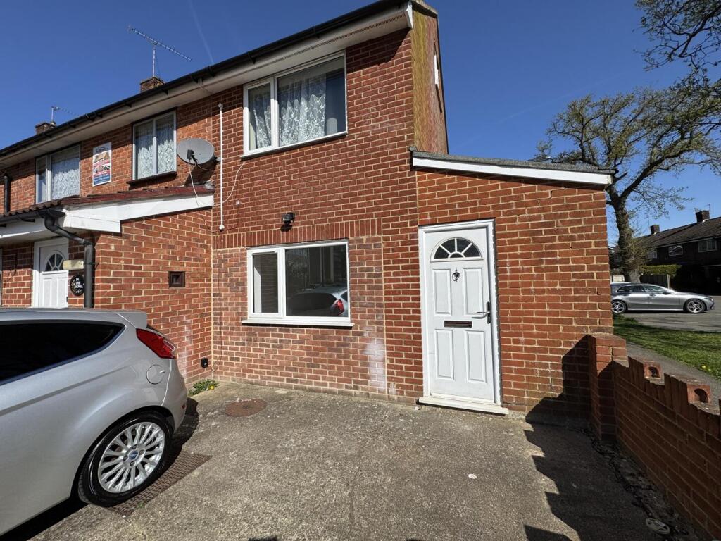 4 bed Studio for rent in Crawley. From Connect-UK - Management - Crawley
