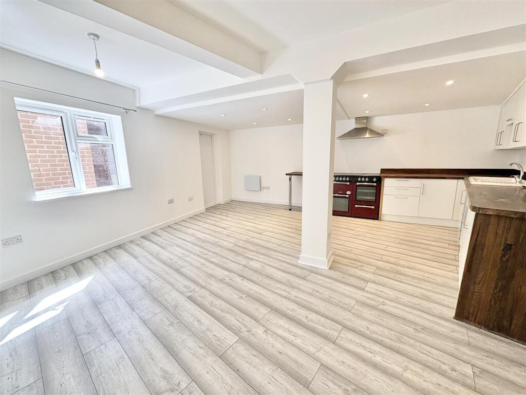 1 bed Apartment for rent in Kirkby-in-Ashfield. From Lighthouse Estate Agents - Kirkby-In-Ashfield