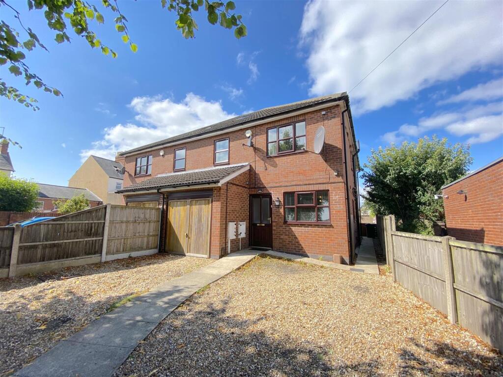 5 bed Semi Detached for rent in Sutton in Ashfield. From Lighthouse Estate Agents - Kirkby-In-Ashfield 5 bed Semi Detached for rent in Sutton in Ashfield. From Lighthouse Estate Agents - Kirkby-In-Ashfield