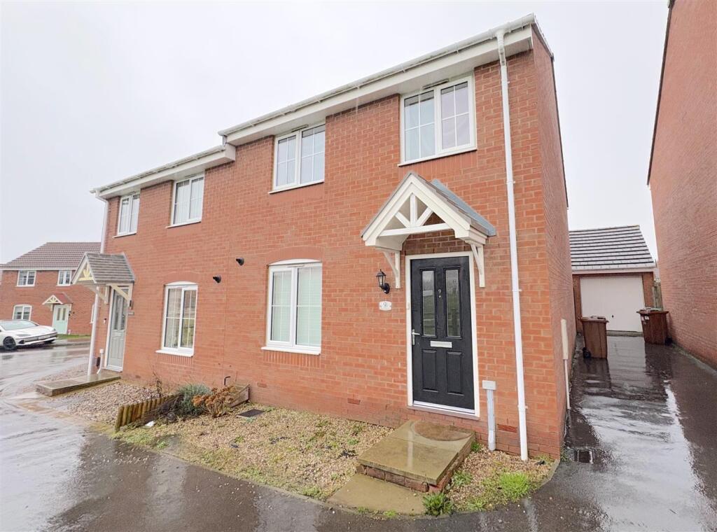 4 bed Semi Detached for rent in Clipstone. From Lighthouse Estate Agents - Kirkby-In-Ashfield