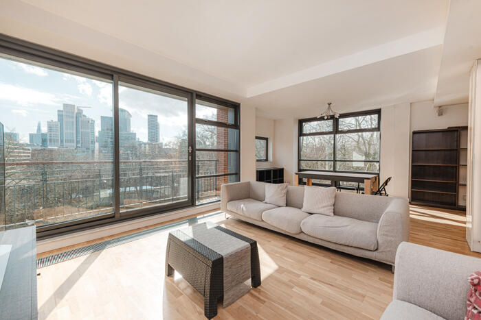 2 bed Duplex for rent in London. From Thomas Michael  - Barbican and City