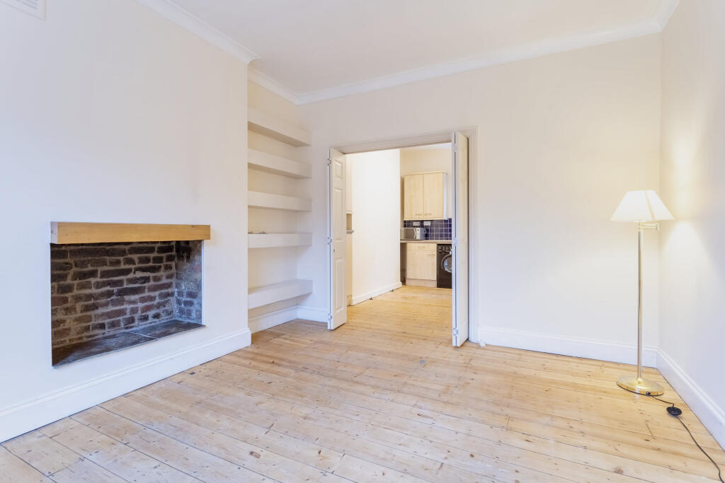 3 bed Mid Terraced House for rent in Islington. From Thomas Michael - Barbican and City 3 bed Mid Terraced House for rent in Islington. From Thomas Michael - Barbican and City
