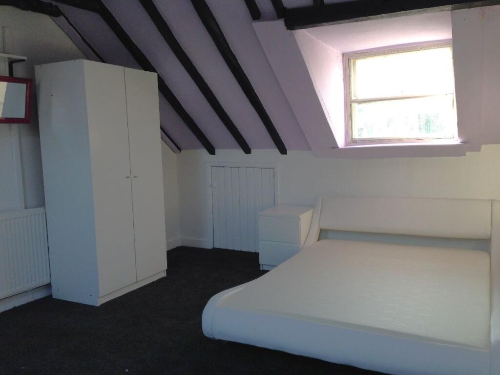 4 bed Mid Terraced House for rent in Canterbury. From Nicholas Humphreys - Canterbury