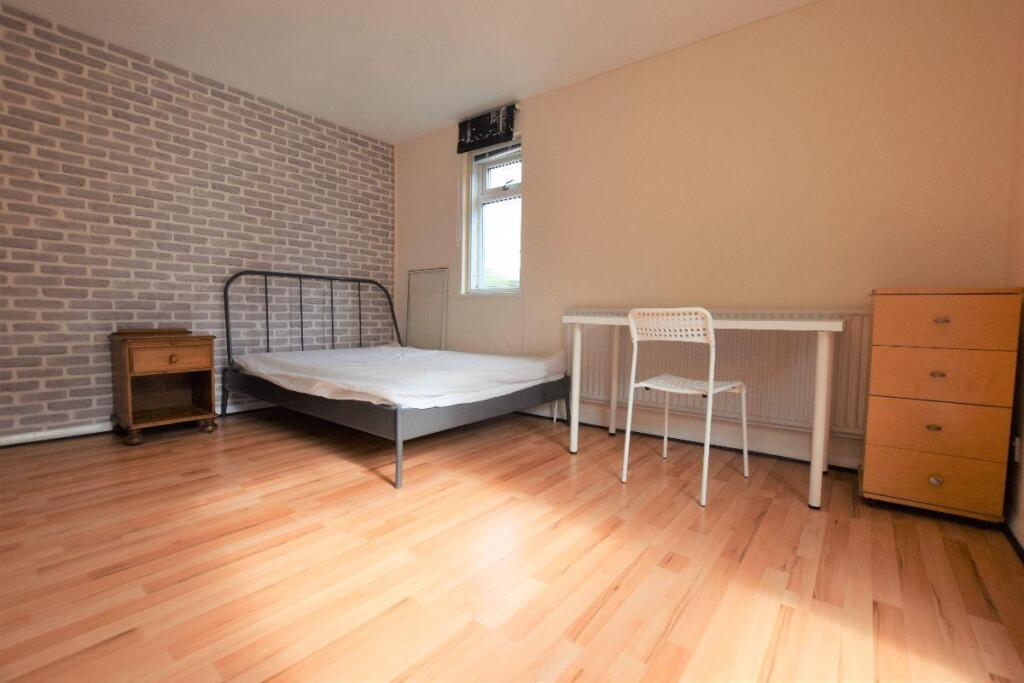 4 bed Mid Terraced House for rent in Canterbury. From Nicholas Humphreys - Canterbury