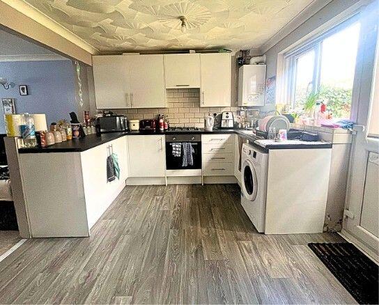 5 bed Mid Terraced House for rent in Canterbury. From Nicholas Humphreys - Canterbury