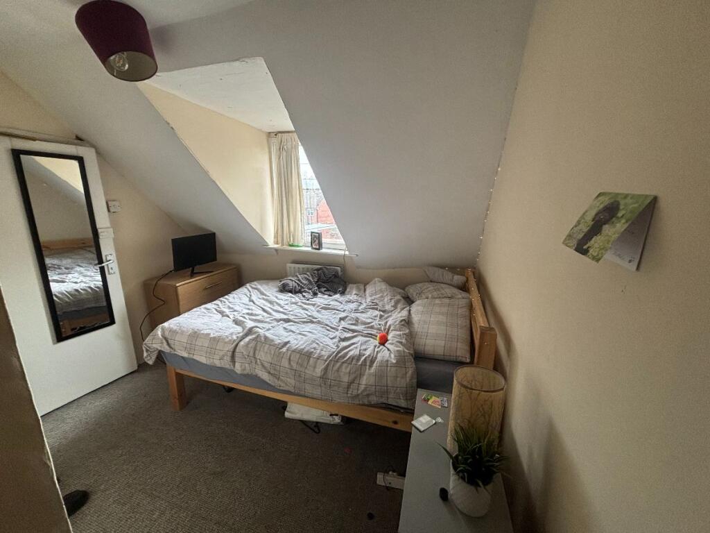 6 bed Mid Terraced House for rent in Canterbury. From Nicholas Humphreys - Canterbury 6 bed Mid Terraced House for rent in Canterbury. From Nicholas Humphreys - Canterbury