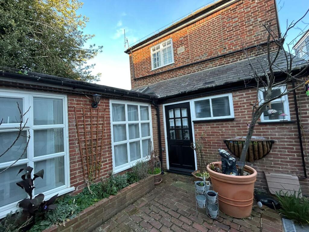 4 bed Studio for rent in Canterbury. From Nicholas Humphreys - Canterbury