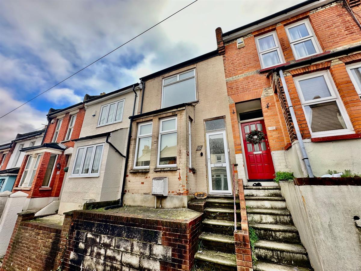 4 bed Mid Terraced House for rent in Rochester. From frederickandcopropertyservices.co.uk