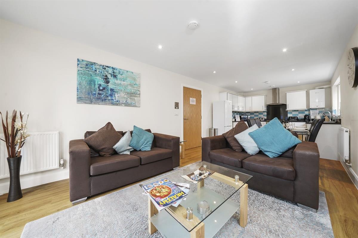 2 bed Apartment for rent in TW19 7FJ. From Round Box Estates Ltd